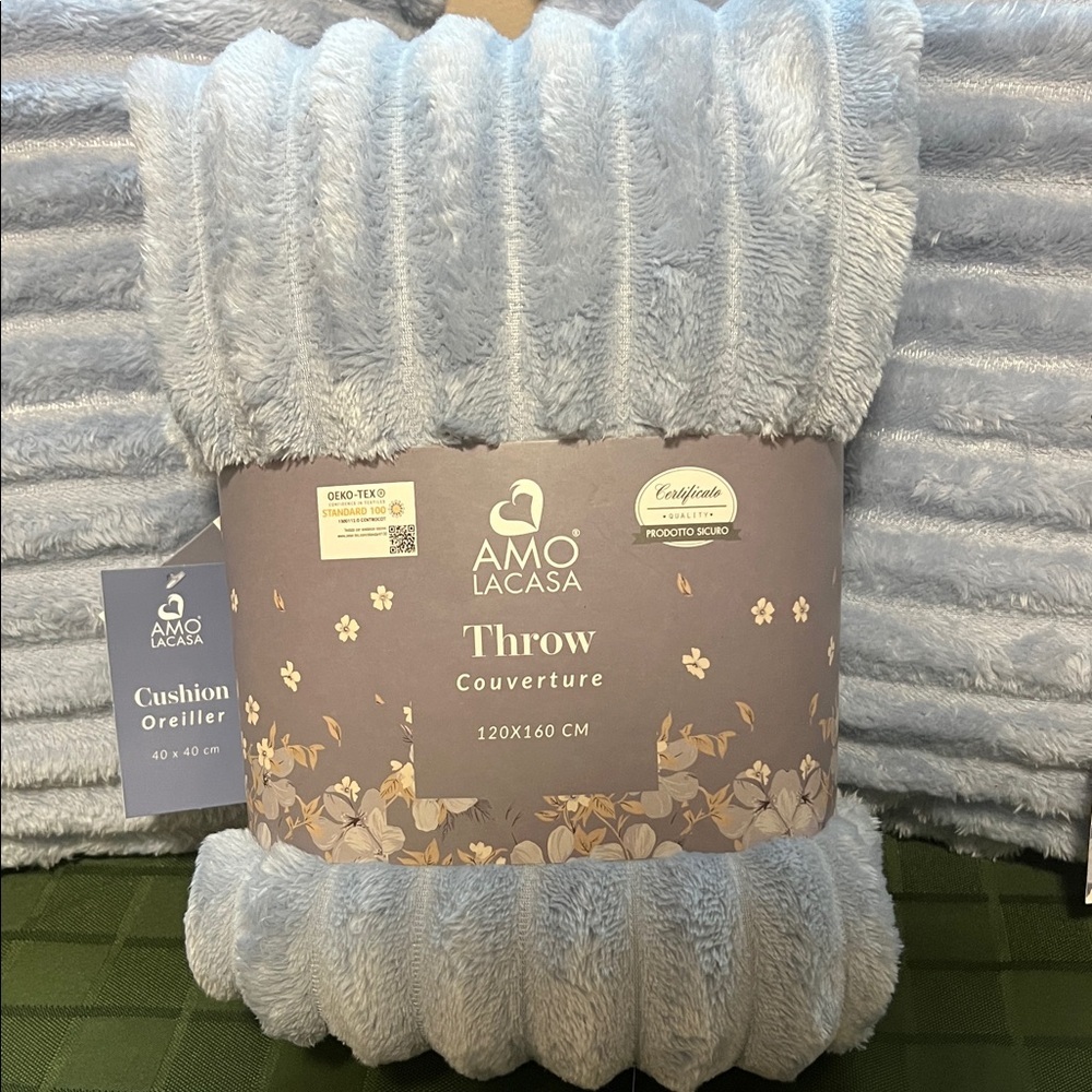 NWT Light Blue Throw and Cushion Set - Picture 2 of 10